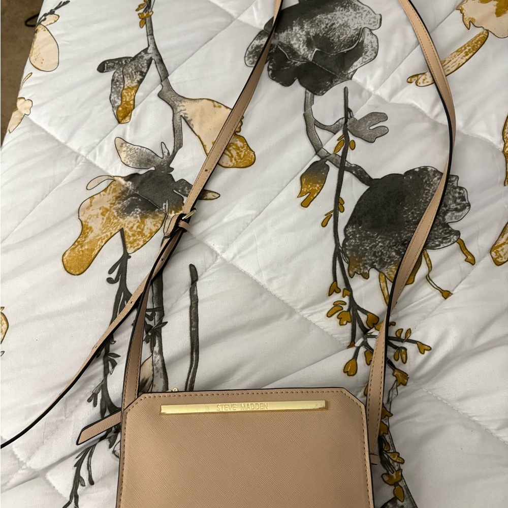Steve Madden Tan Crossbody Bag Modern Design
